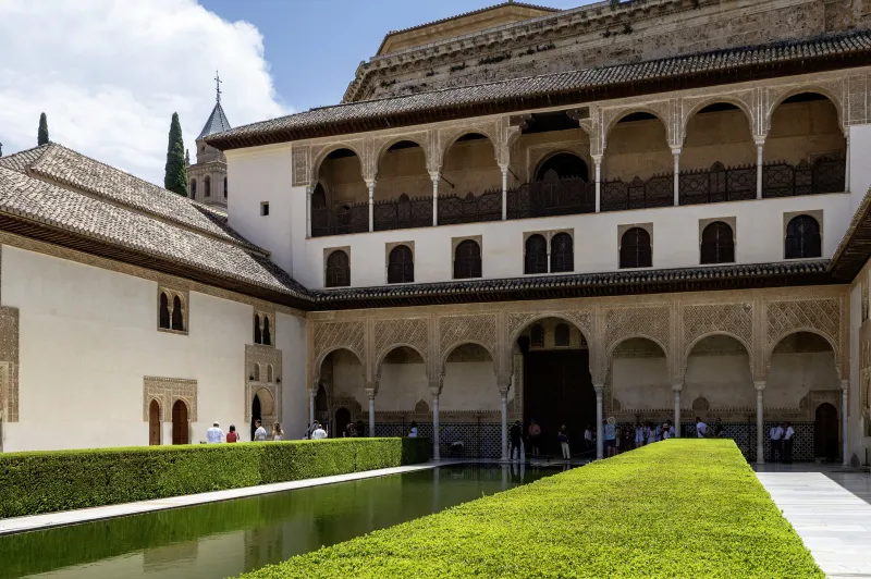 Tip na v&yacute;let: Alhambra, červen&aacute; pevnost nad Andalusi&iacute; | bignews.cz