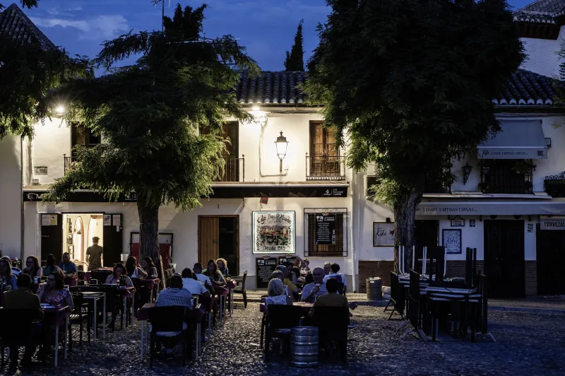 Tip na v&yacute;let: Alhambra, červen&aacute; pevnost nad Andalusi&iacute; | bignews.cz