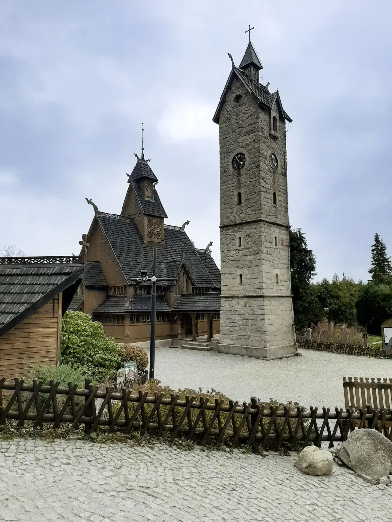Jarn&iacute; Karpacz: vikingsk&yacute; kostela ledovcov&aacute; jezera | bignews.cz