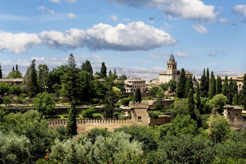 Tip na v&yacute;let: Alhambra, červen&aacute; pevnost nad Andalusi&iacute; | bignews.cz