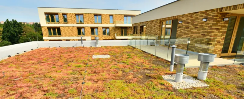 Moderní novostavba Rezidence Bolevecká s mnoha typy plochých střech    | bignews.cz