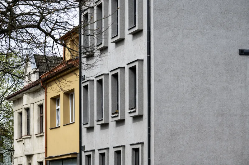 Tmav&aacute; fas&aacute;da může i nemus&iacute; b&yacute;t probl&eacute;m | bignews.cz