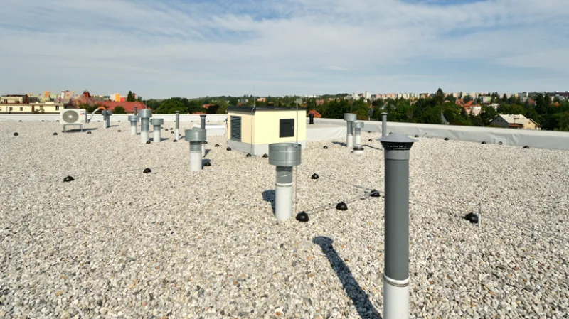 Moderní novostavba Rezidence Bolevecká s mnoha typy plochých střech    | bignews.cz