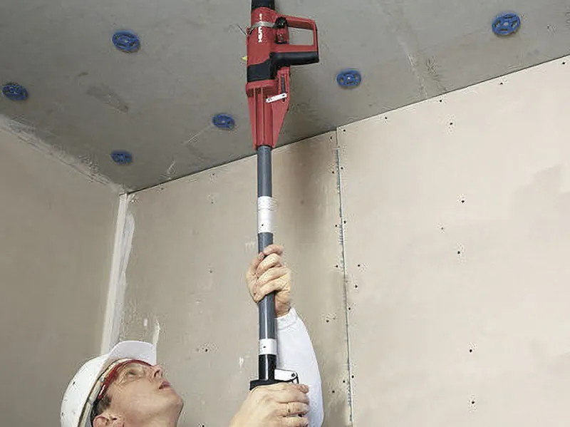 Om&iacute;t&aacute;n&iacute; betonov&eacute;ho stropu s&aacute;drovou om&iacute;tkou  | bignews.cz