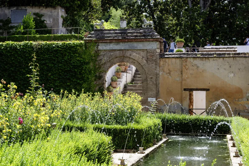 Tip na v&yacute;let: Alhambra, červen&aacute; pevnost nad Andalusi&iacute; | bignews.cz