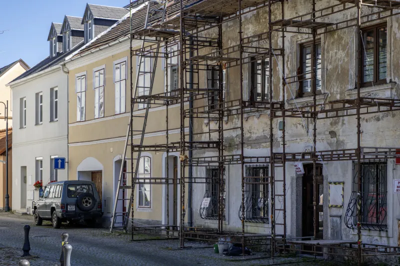 PRVNÍ KROK K VÝBĚRU FASÁDNÍ OMÍTKY | bignews.cz